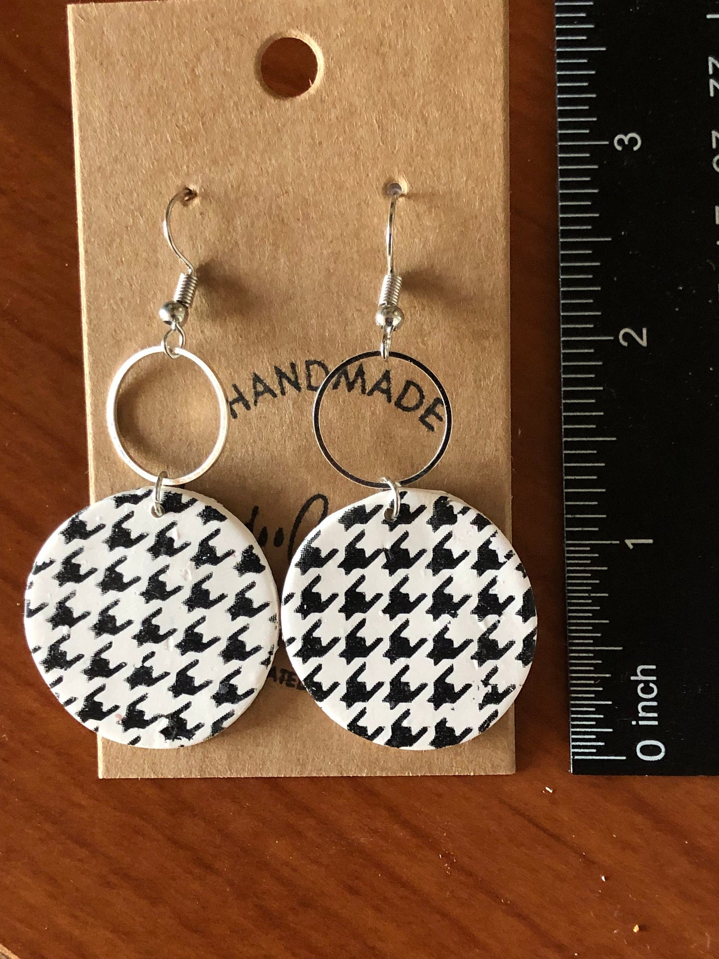 Zwart & witte Houndstooth klei bungelende oorbellen/lichtgewicht/zilveren hardware/The Olivia