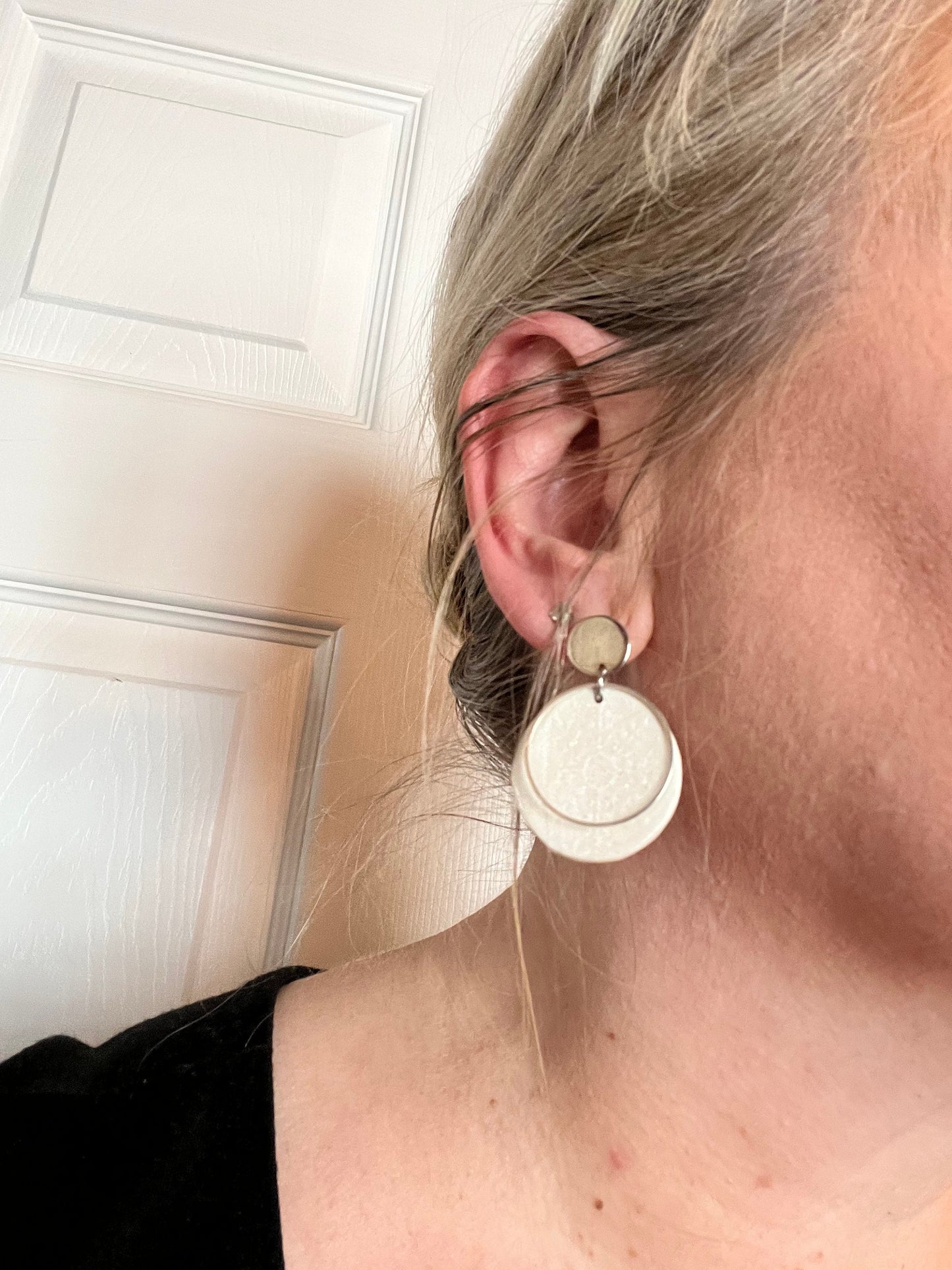 White polymer clay Snowflake textured earrings/sparkly/silver circle/push back /The Olivia