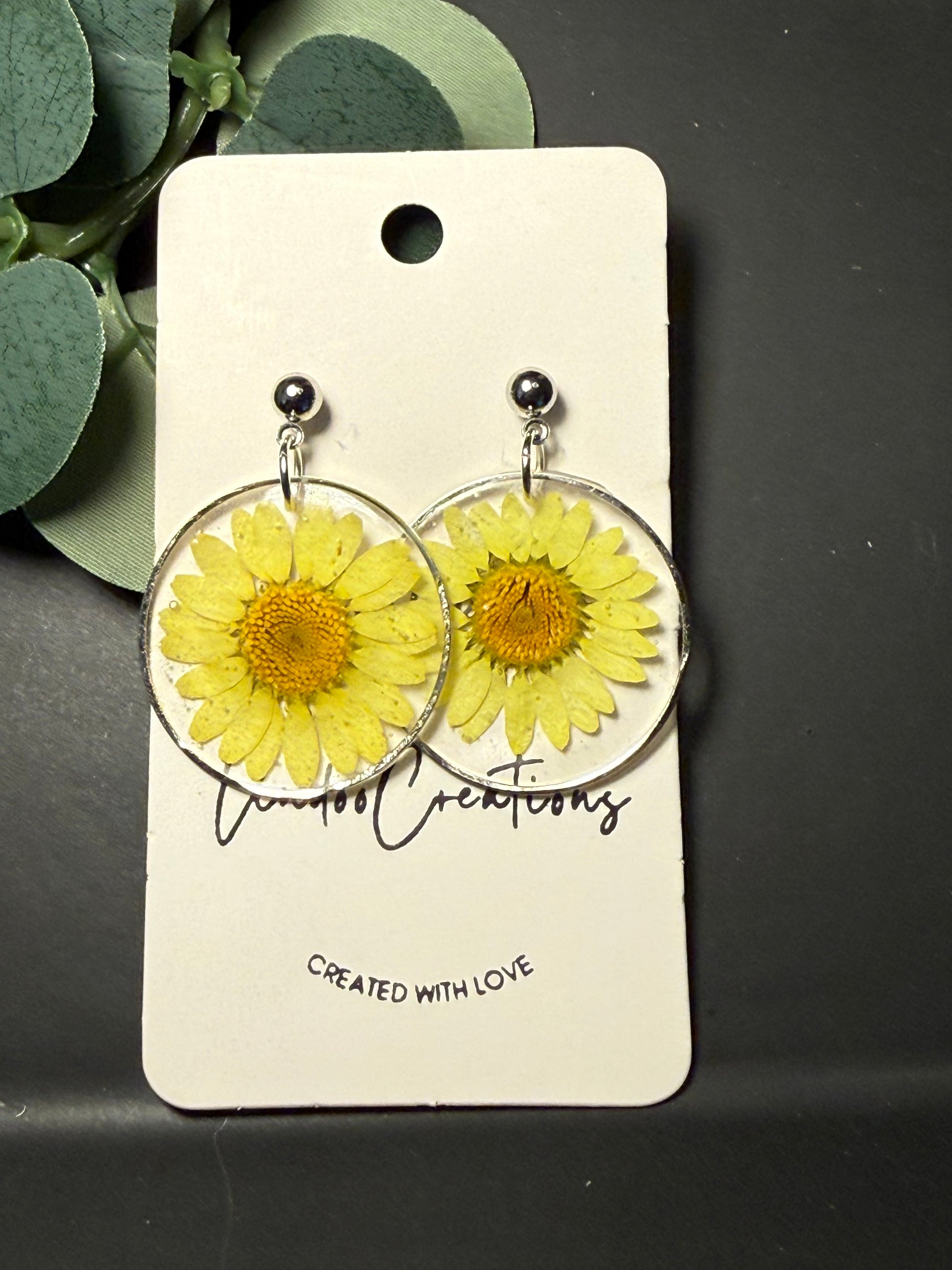 Yellow daisy Resin necklace earrings set Resin earrings Necklace and earring set flower floral jewelry set Gift for her Gift for mom Mother's Day yellow dried flower jewelry wedding set birthday gift handmade