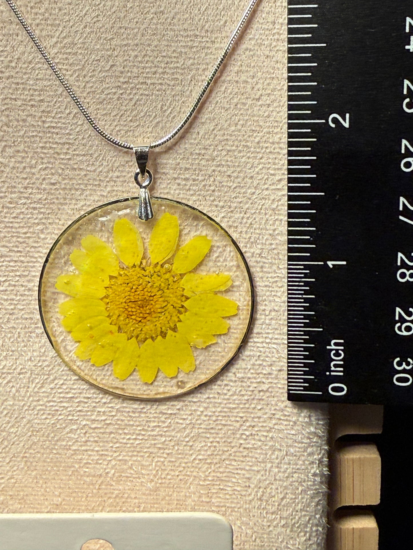 Yellow daisy Resin necklace earrings set Resin earrings Necklace and earring set flower floral jewelry set Gift for her Gift for mom Mother's Day yellow dried flower jewelry wedding set birthday gift handmade