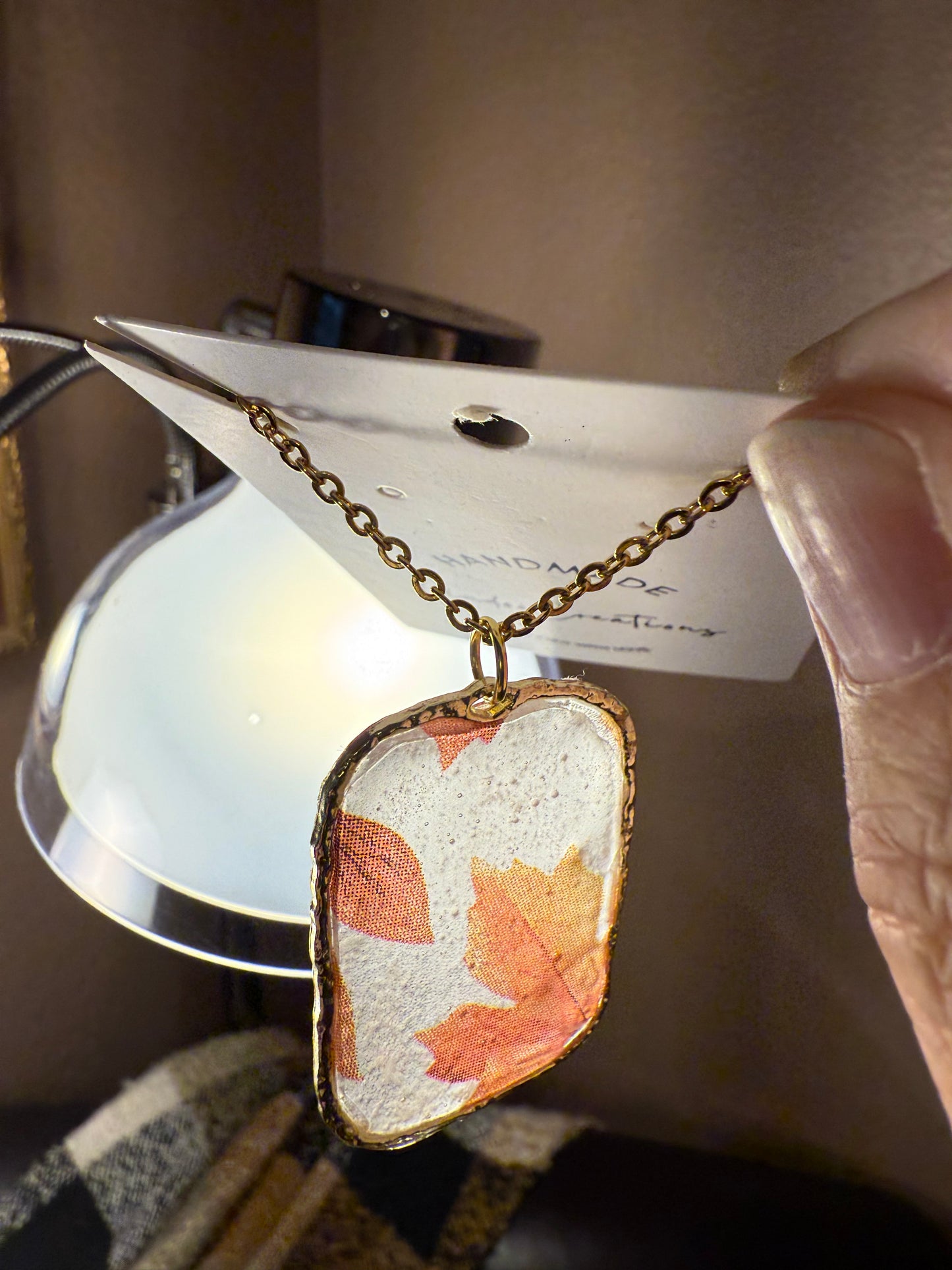 Set of necklace & earrings autumn fall leaf pattern gold