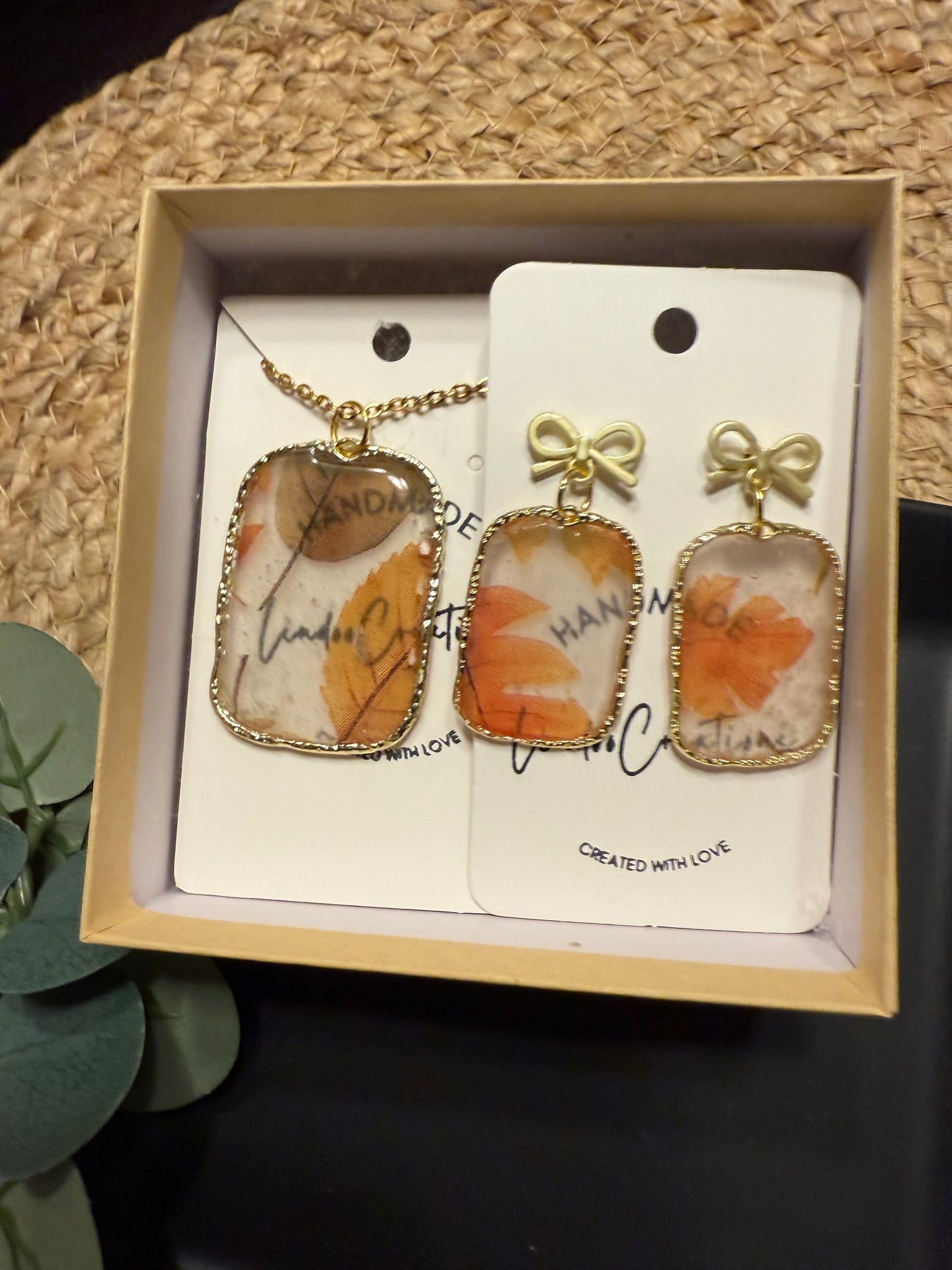 Set of necklace & earrings autumn fall leaf pattern with bow charm