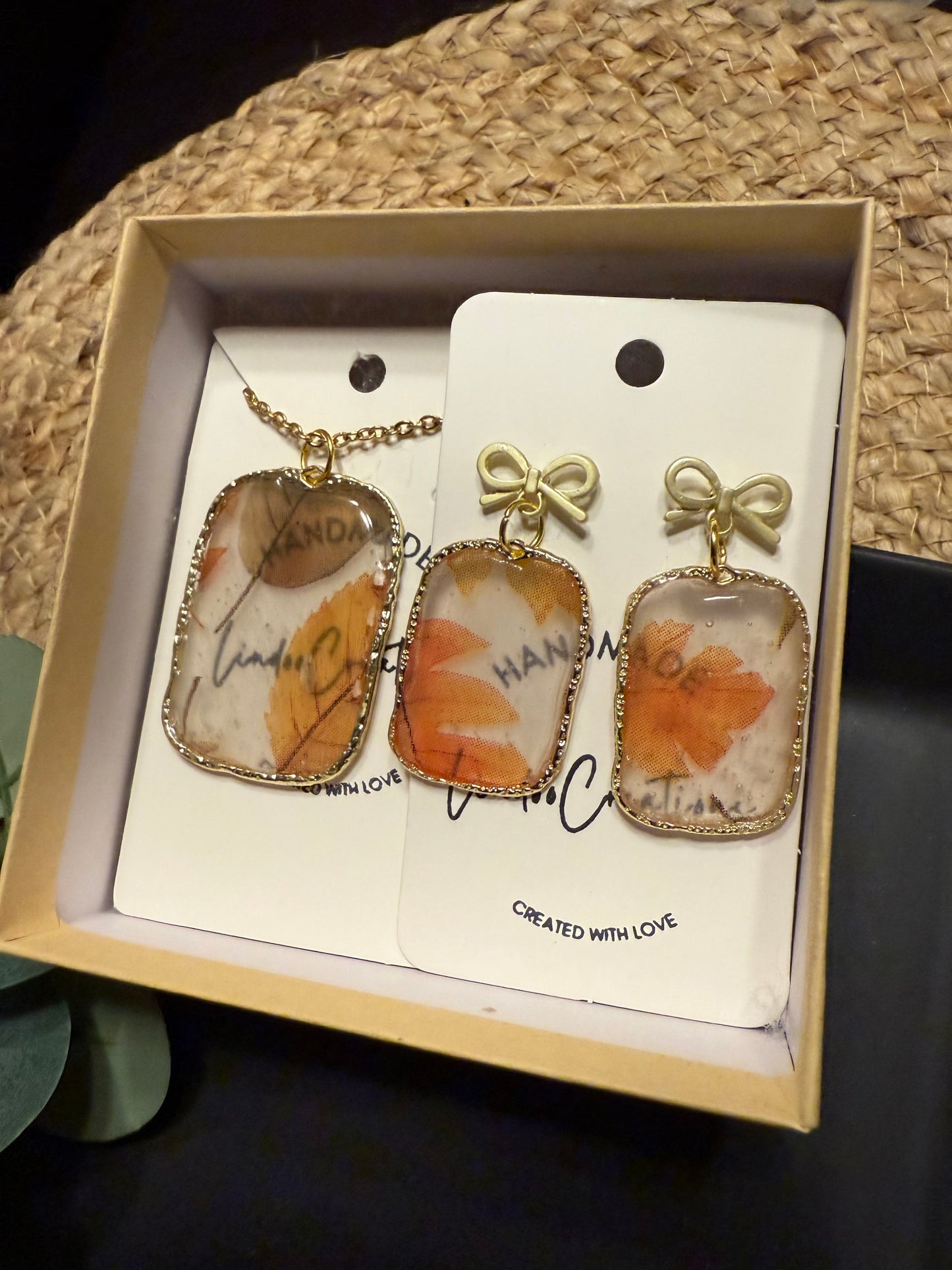 Set of necklace & earrings autumn fall leaf pattern with bow charm