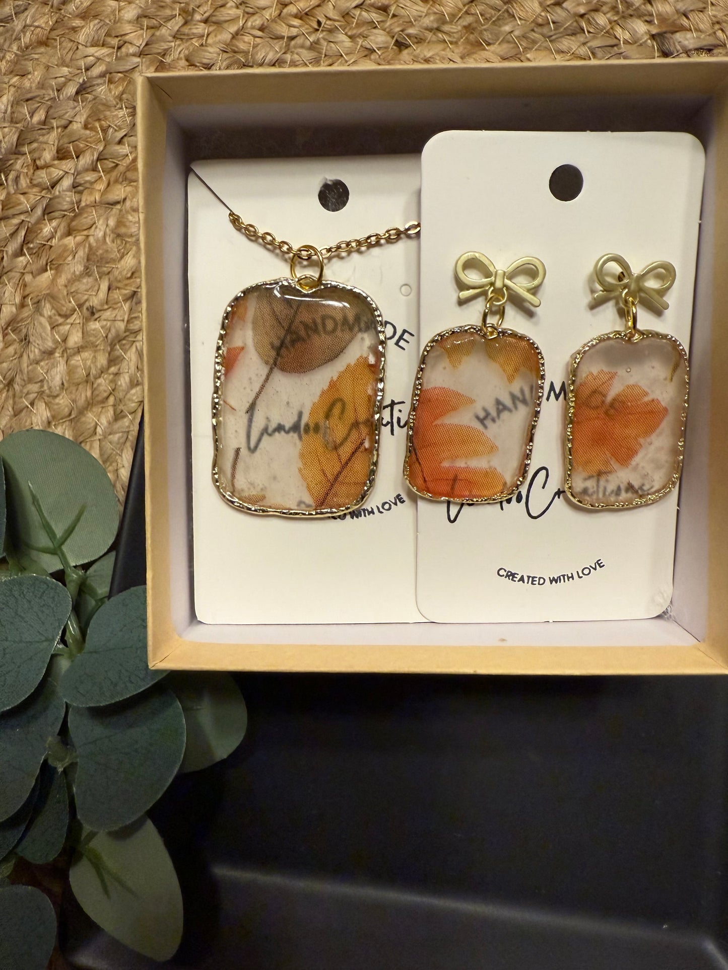 Set of necklace & earrings autumn fall leaf pattern with bow charm