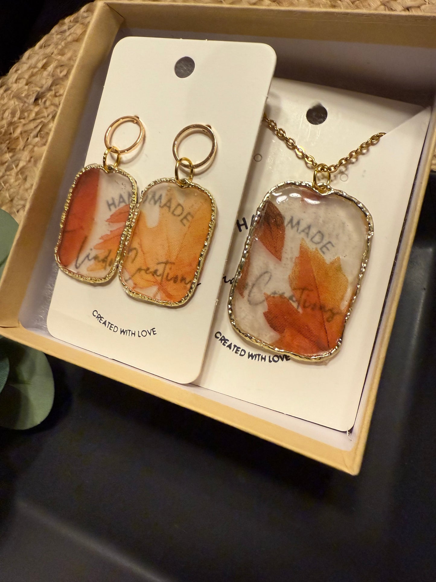 Set of necklace & earrings autumn fall leaf pattern gold