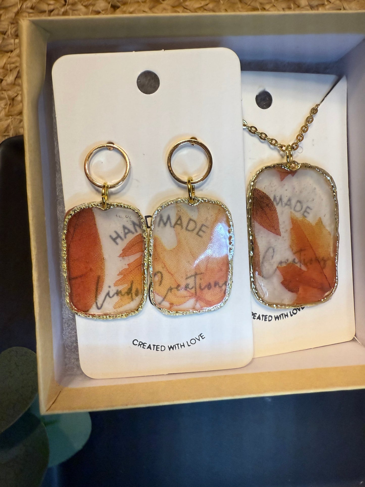 Set of necklace & earrings autumn fall leaf pattern gold