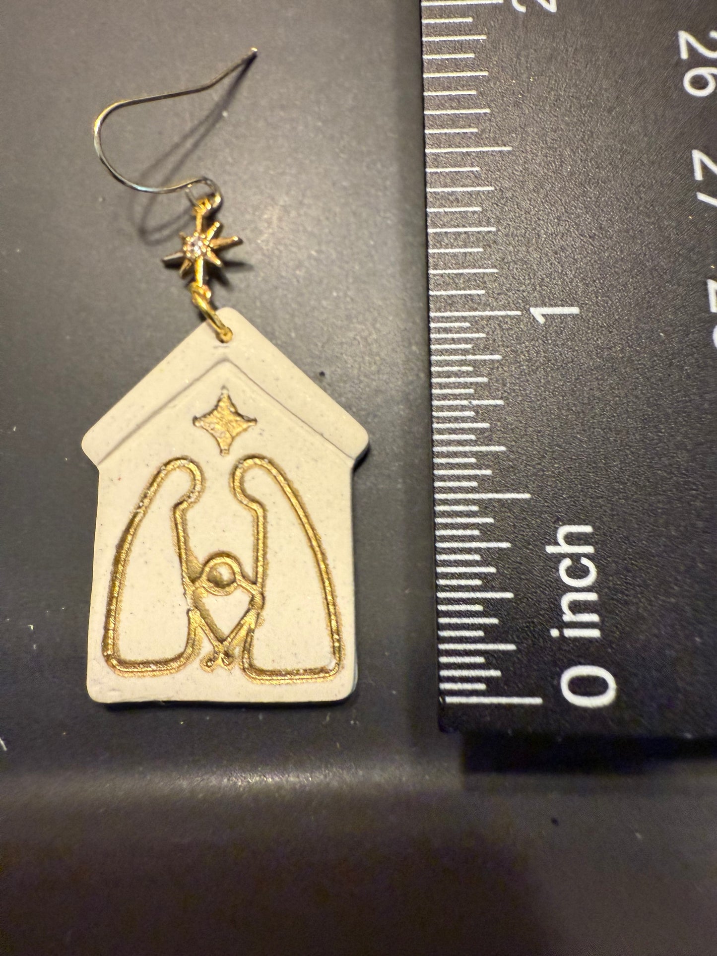 Boucles d’oreilles en argile flocon de neige blanc scintillant/vacances légères/Noël/Hiver/goujon de flocon de neige doré