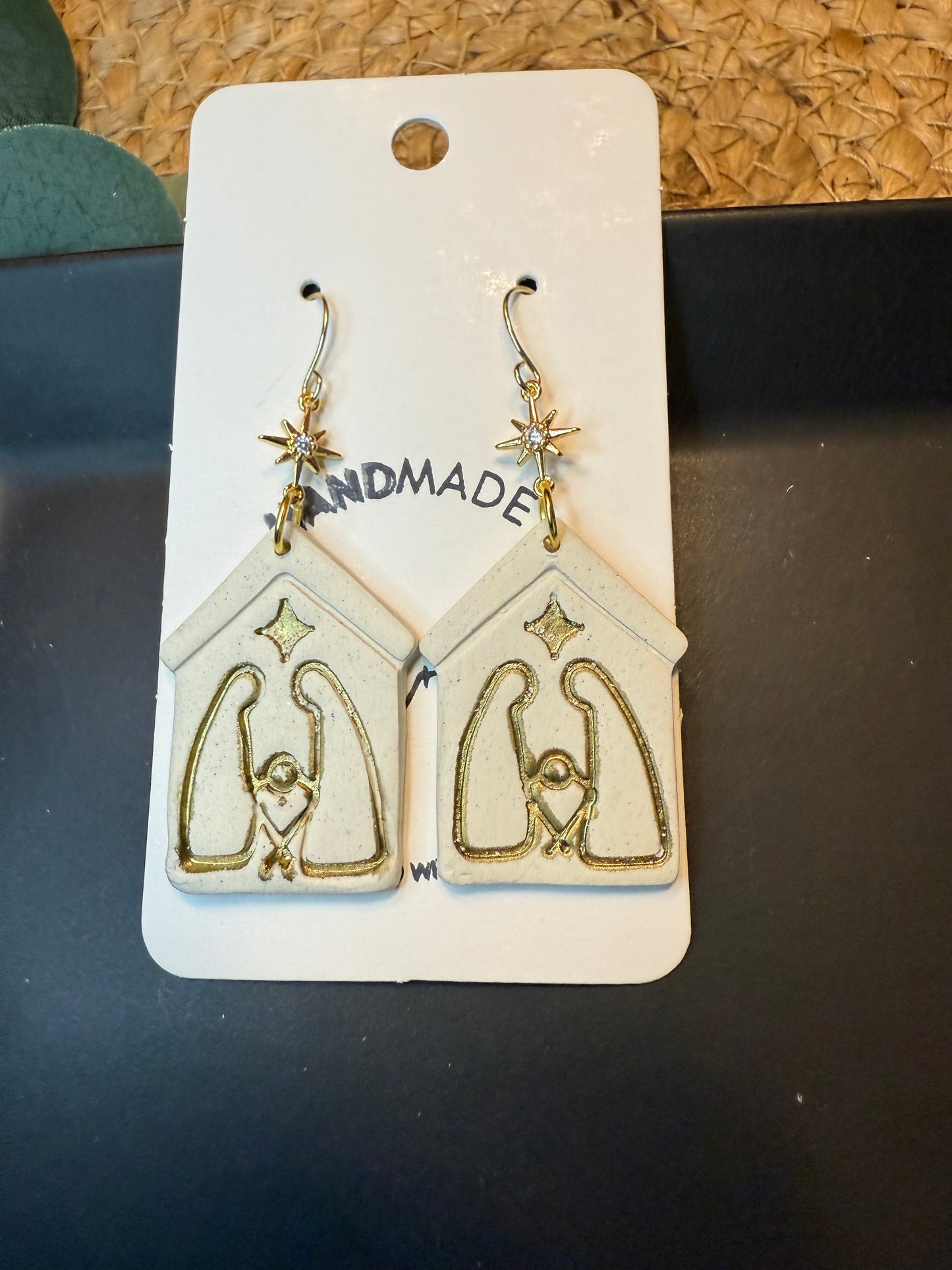 Boucles d’oreilles en argile flocon de neige blanc scintillant/vacances légères/Noël/Hiver/goujon de flocon de neige doré