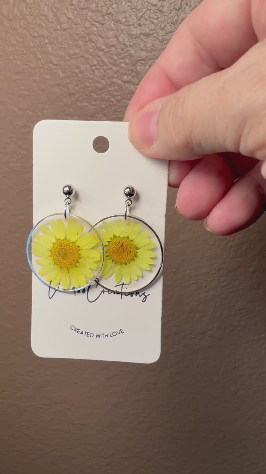 Yellow daisy Resin necklace earrings set Resin earrings Necklace and earring set flower floral jewelry set Gift for her Gift for mom Mother's Day yellow dried flower jewelry wedding set birthday gift handmade